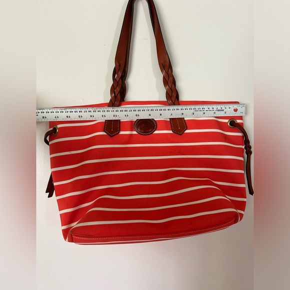 Dooney & Bourke Tote in Canvas with Leather Straps and Details. - Picture 5 of 15